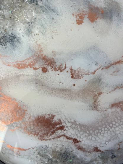 Tacka ozdobna z żywicy rose gold/biel+kryształy