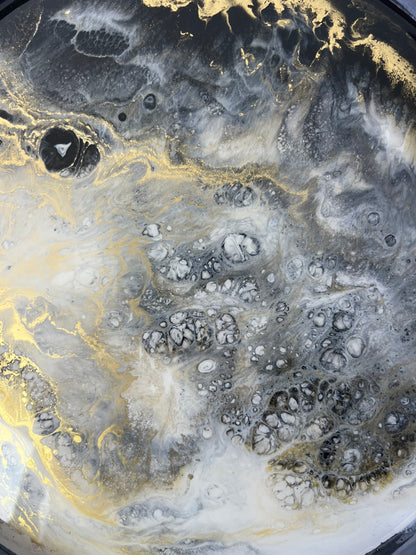 Tacka ozdobna z żywicy czerń/złoto