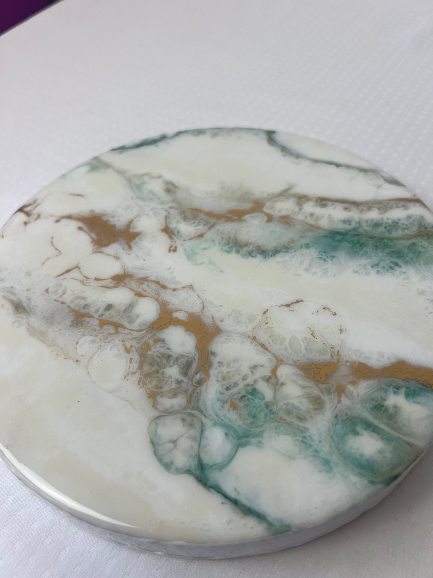 Tacka ozdobna gipsowa z żywicy złoto/biel