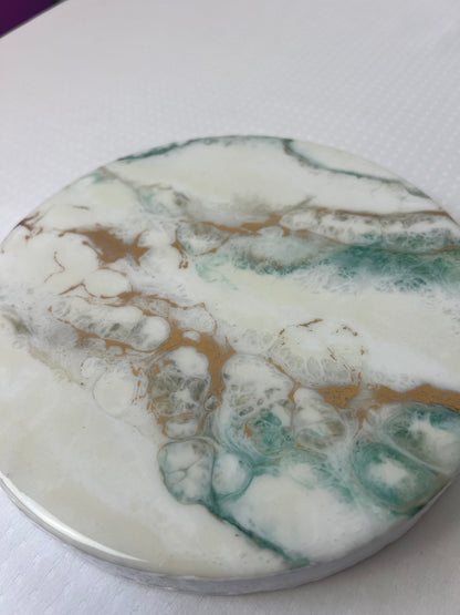 Tacka ozdobna gipsowa z żywicy złoto/biel